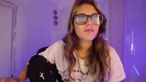 Snapshot of isabella_rross chatting on October 21, 12:44 am Isabella Rros online show from October 21, 12:44 am