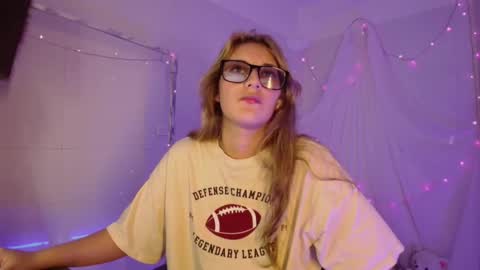 Snapshot of isabella_rross chatting on November 5, 10:43 pm Isabella Rros online show from November 5, 10:43 pm