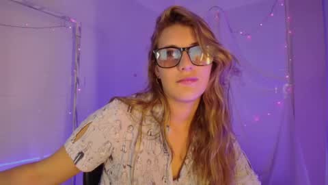 Snapshot of isabella_rross chatting on December 13, 7:53 pm Isabella Rros online show from December 13, 7:53 pm