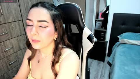 Isabella Sea online show from December 9, 1:18 am