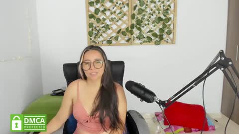 Snapshot of isabella_sweett_ chatting on January 2, 11:49 pm Isabella online show from January 2, 11:49 pm