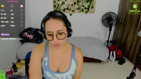 Snapshot of isabella_sweett_ chatting on December 2, 10:05 pm Isabella online show from December 2, 10:05 pm