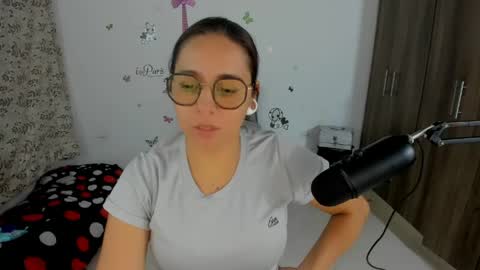 Snapshot of isabella_sweett_ chatting on April 28, 11:43 pm Isabella online show from April 28, 11:43 pm