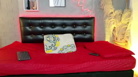isabella_tayllor_ online show from May 3, 10:27 pm