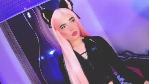 Snapshot of isabella_vogue chatting on June 5, 7:41 pm Isabella Vogue online show from June 5, 7:41 pm