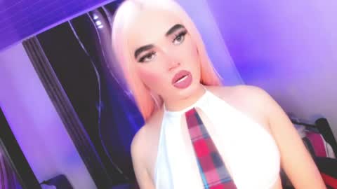 Snapshot of isabella_vogue chatting on June 6, 6:56 pm Isabella Vogue online show from June 6, 6:56 pm