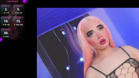 Snapshot of isabella_vogue chatting on June 8, 7:47 pm Isabella Vogue online show from June 8, 7:47 pm