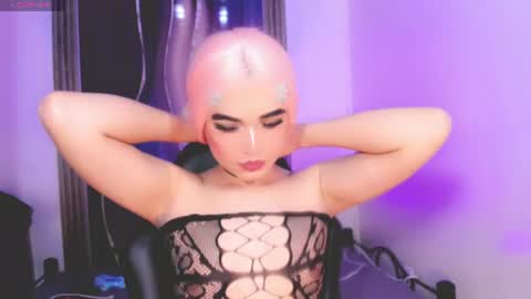 Snapshot of isabella_vogue chatting on June 10, 8:41 pm Isabella Vogue online show from June 10, 8:41 pm