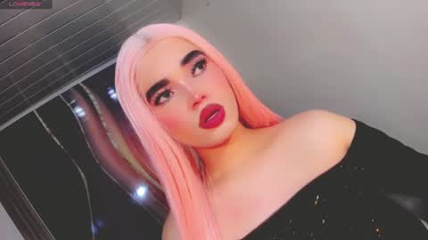 Snapshot of isabella_vogue chatting on June 15, 7:38 pm Isabella Vogue online show from June 15, 7:38 pm