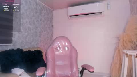 Snapshot of isabellaa23 chatting on December 14, 12:43 pm isabellaa23 online show from December 14, 12:43 pm