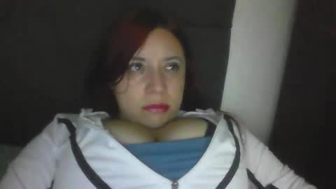 isabellaa_hills_ online show from October 5, 12:09 am