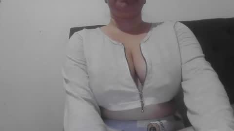 Snapshot of isabellaa_hills_ chatting on November 11, 3:23 pm isabellaa_hills_ online show from November 11, 3:23 pm