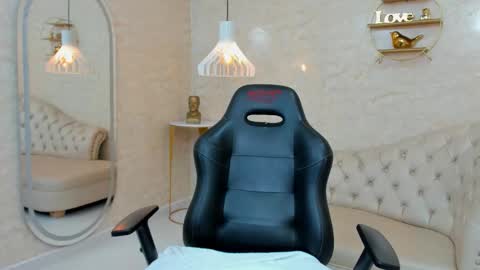 Isabella Velvet  online show from February 18, 8:27 pm