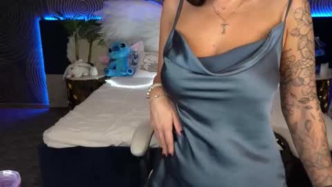Snapshot of isabellafoxyy chatting on October 18, 5:43 am Marina online show from October 18, 5:43 am