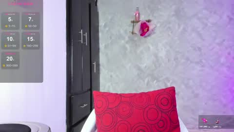 Instagram soybella01  online show from July 22, 5:16 pm