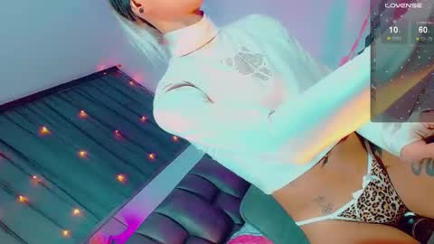 isabellagirs online show from February 21, 10:00 pm