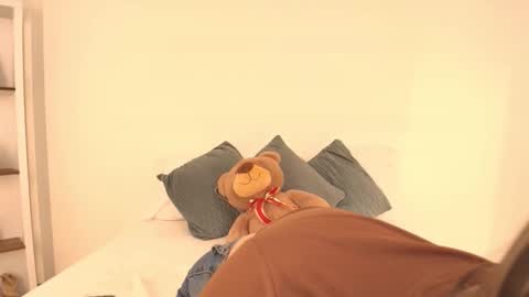 Isabella  online show from February 5, 1:27 pm