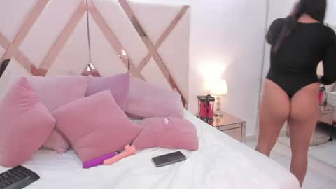 Snapshot of isabellaivyy chatting on June 25, 4:34 am Isabella online show from June 25, 4:34 am