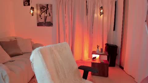 ISABELLA  online show from June 25, 5:39 pm