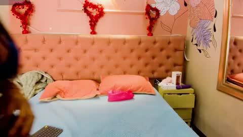 IsabellaLuxe online show from September 19, 1:01 pm