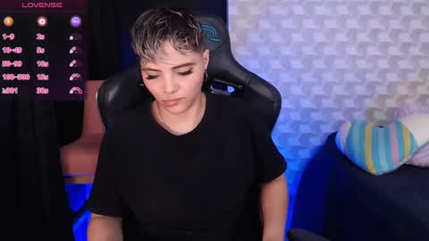 Isabella Mout  online show from February 2, 6:10 pm