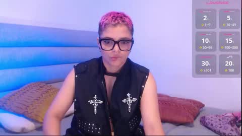 Isabella Mout  online show from October 11, 1:49 am