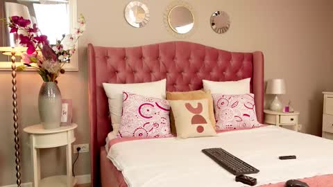 Snapshot of isabellamyst chatting on December 1, 10:26 pm IsabellaMyst online show from December 1, 10:26 pm