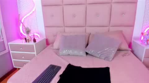 Isabel  online show from May 14, 12:23 pm