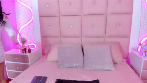 Isabel  online show from May 15, 12:01 pm