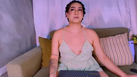 Snapshot of isabellas_smith chatting on February 23, 6:00 am Martina IG martissmith01 online show from February 23, 6:00 am