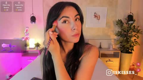 Snapshot of isabellasweet__ chatting on April 9, 3:39 am online show from April 9, 3:39 am