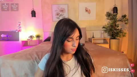 Snapshot of isabellasweet__ chatting on April 21, 3:46 am online show from April 21, 3:46 am