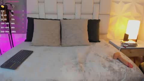 Snapshot of isabellasweet__ chatting on April 28, 12:53 am online show from April 28, 12:53 am