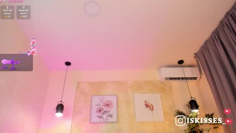 Snapshot of isabellasweet__ chatting on April 29, 4:16 am online show from April 29, 4:16 am