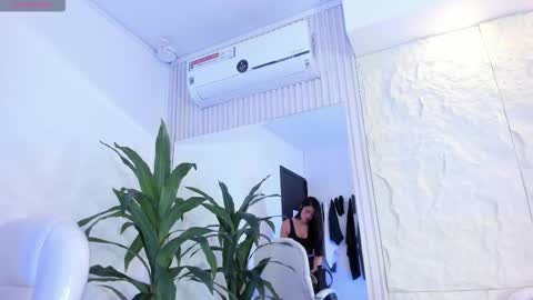 Isa  online show from December 19, 4:30 am