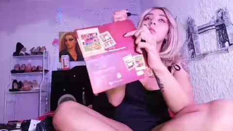 isabelle_sara online show from July 16, 10:05 pm