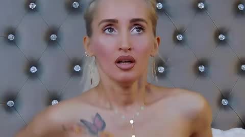 Snapshot of isabelleethan chatting on January 31, 3:09 am IsabelleEthan online show from January 31, 3:09 am