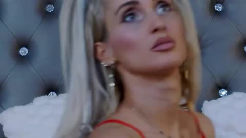 Snapshot of isabelleethan chatting on February 11, 6:51 am IsabelleEthan online show from February 11, 6:51 am