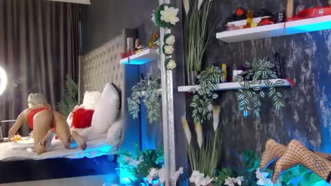 Snapshot of isabelleethan chatting on February 11, 10:26 am IsabelleEthan online show from February 11, 10:26 am