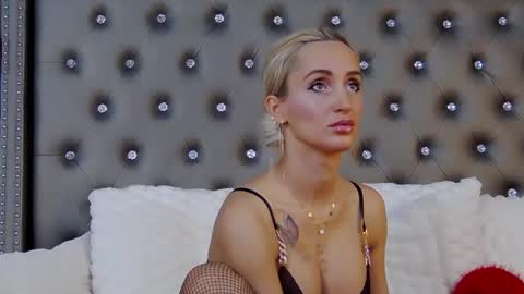 Snapshot of isabelleethan chatting on February 17, 2:31 am IsabelleEthan online show from February 17, 2:31 am