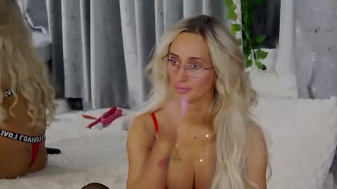 Snapshot of isabelleethan chatting on November 14, 2:32 am IsabelleEthan online show from November 14, 2:32 am