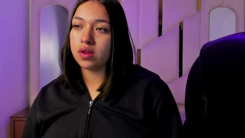 Snapshot of isabellrodriguez18 chatting on April 1, 3:29 am isabellrodriguez18 online show from April 1, 3:29 am