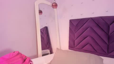 Snapshot of isabellsmmith chatting on September 28, 7:41 pm Isabellsmmith online show from September 28, 7:41 pm