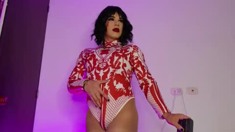 Isabella Hilton online show from September 10, 8:31 pm