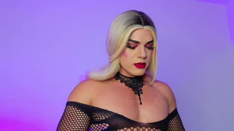 Isabella Hilton online show from September 26, 6:01 pm