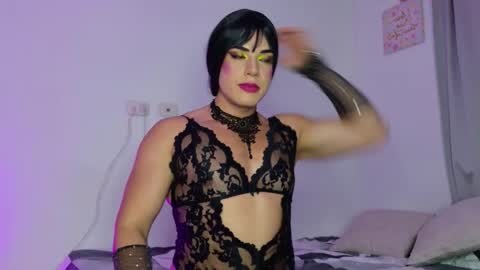 Isabella Hilton online show from October 16, 6:09 pm