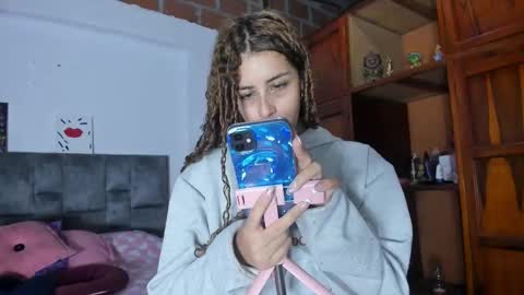 Isabela  online show from September 26, 3:32 am