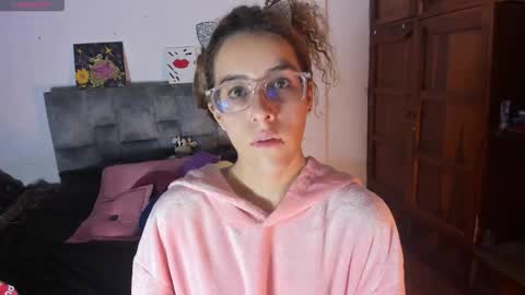 Isabela  online show from October 3, 7:05 am