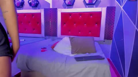  Isaura  online show from December 4, 9:01 pm