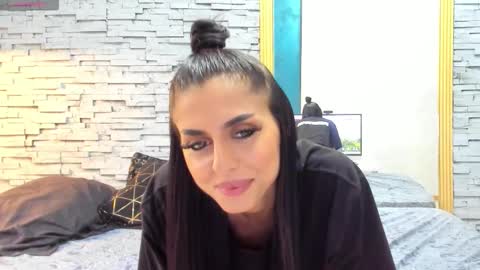 ishalyn online show from September 13, 5:40 am